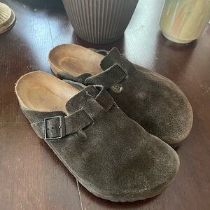Birkenstock Olive Suede Mules sz 10-10.5 US
Softbed